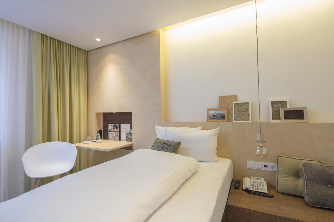 Single Room,653990862:JPEG